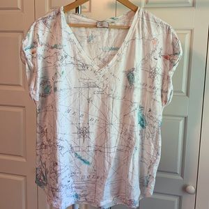 V neck map print tee